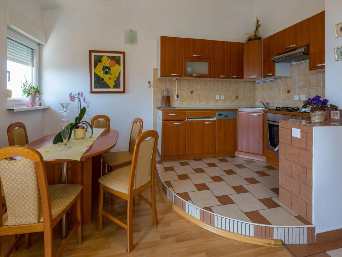 Apartman Ani *